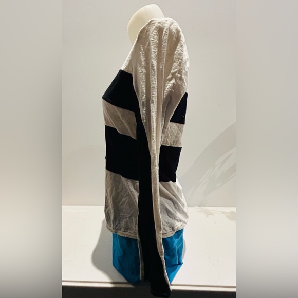 James Perse white and navy striped shirt. Cotton. Size 2 or medium. - Picture 4 of 7